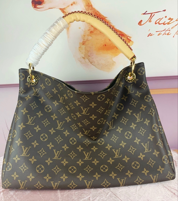 ルイヴィトンバッグ正面デザイン